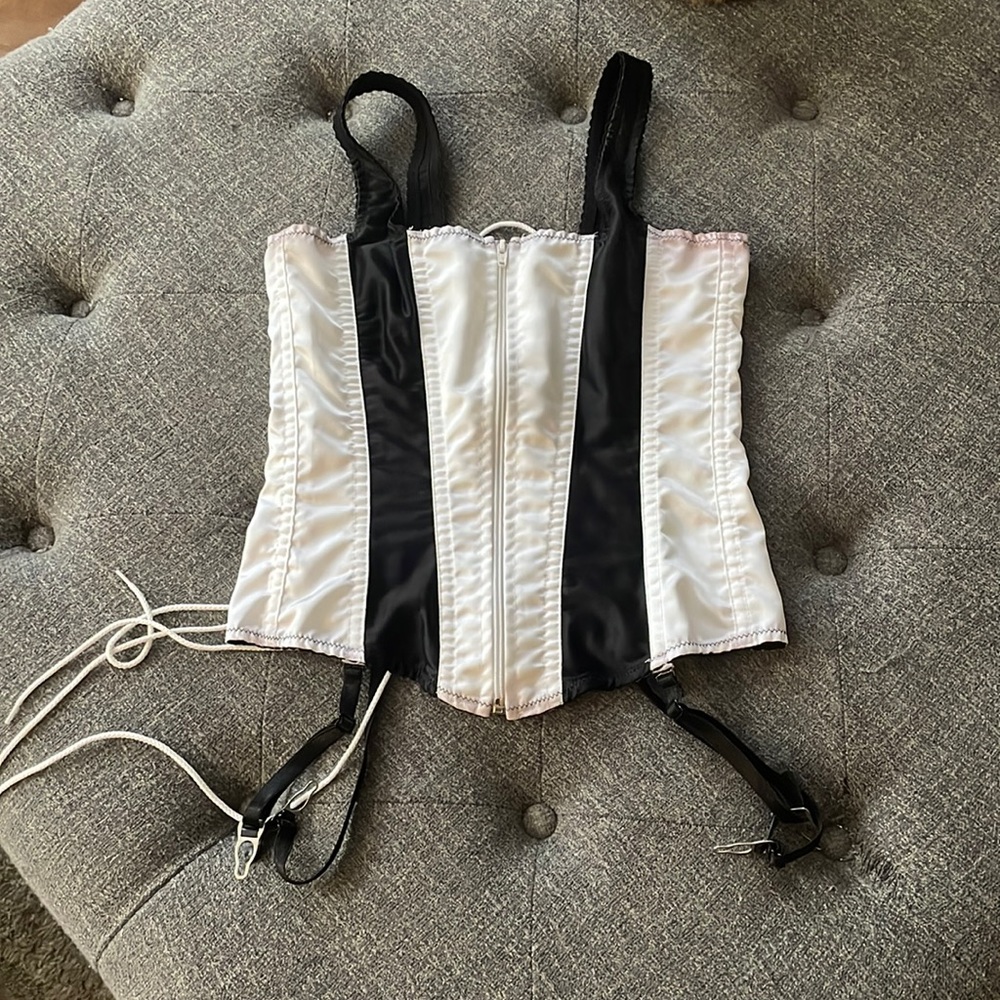 Frederick’s Black & White Goth Halloween Ren Faire Front Zip Corset 34
